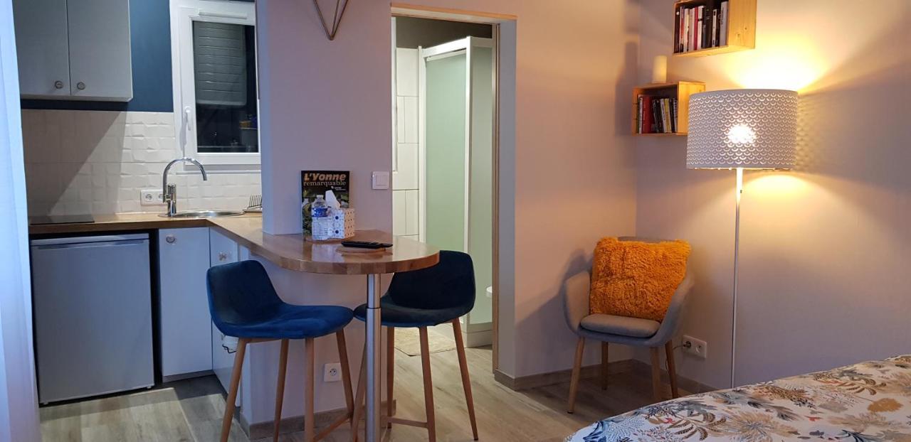 Agreable Petite Maison Proche Joigny Chamvres ภายนอก รูปภาพ