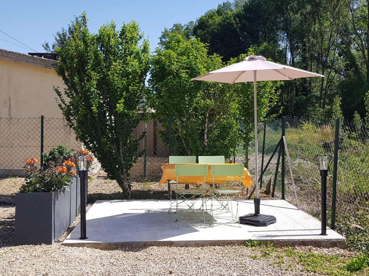 Agreable Petite Maison Proche Joigny Chamvres ภายนอก รูปภาพ